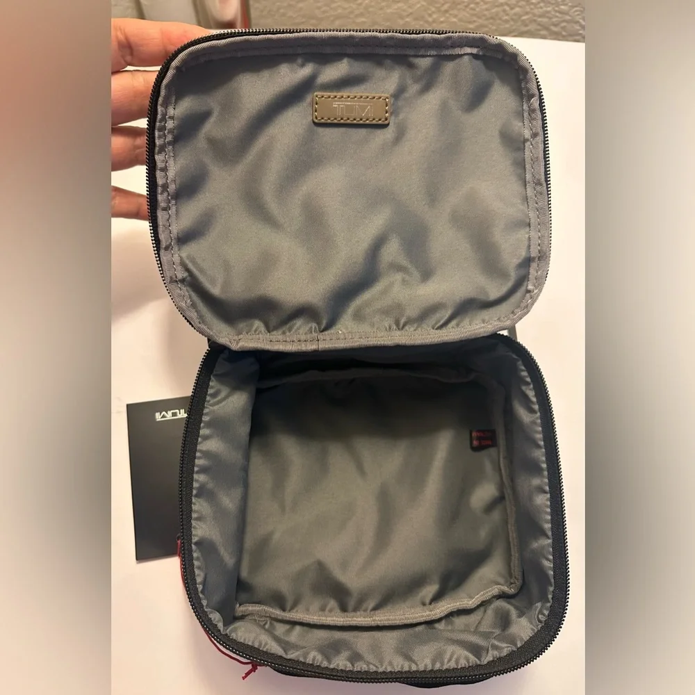 Brand New with Tag TUMI Travel Pouch Camouflage City Map Print - Picture 4 of 4